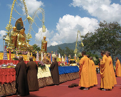 Vesak_Day_2555